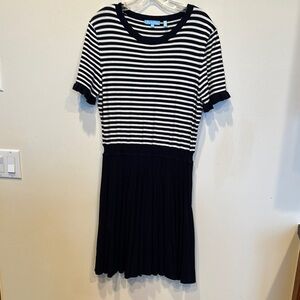 Draper James ladies knit dress. Gently used, worn only once.